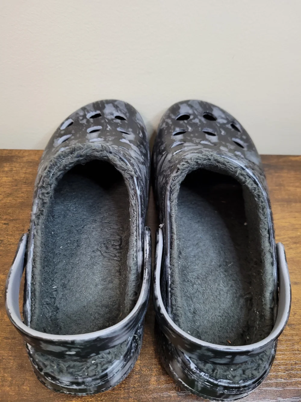 Capelli New York Gray & Black Tie-Dye Fleece Lined Clog size 3/4